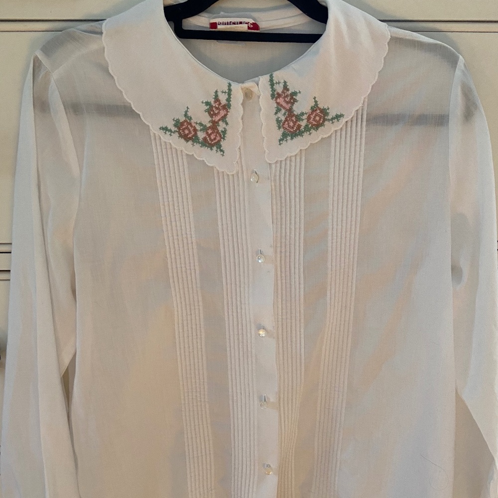 Vintage Embroidered collar blouse